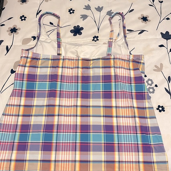 Woman’s Lands End tankini top - Picture 2 of 2